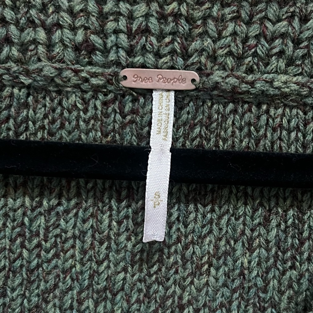 Free People Green Wool Blend Knit Cardigan Wooden Button Cropped Boho - Picture 6 of 7